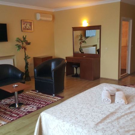 Ata Hotel Kumburgaz บูยูกเชกเมเช ภายนอก รูปภาพ