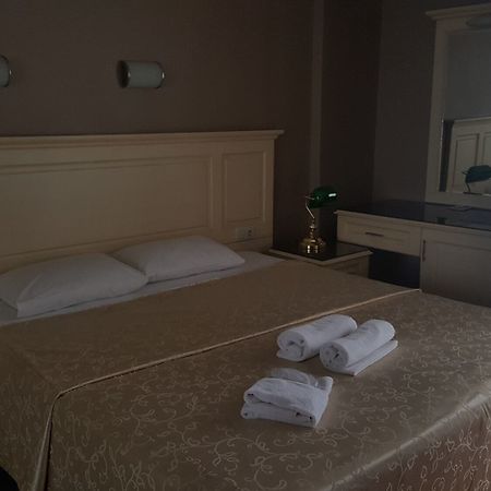 Ata Hotel Kumburgaz บูยูกเชกเมเช ภายนอก รูปภาพ