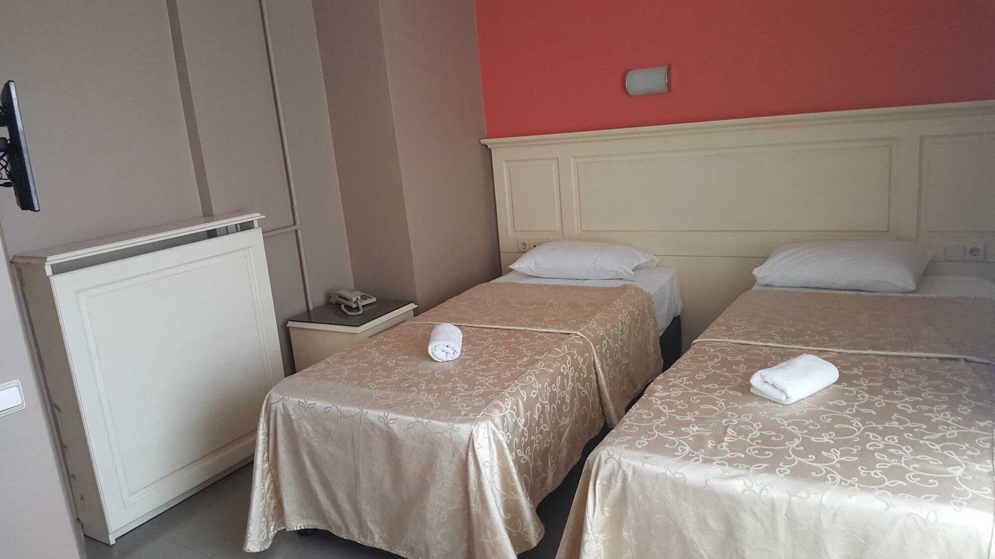 Ata Hotel Kumburgaz บูยูกเชกเมเช ภายนอก รูปภาพ