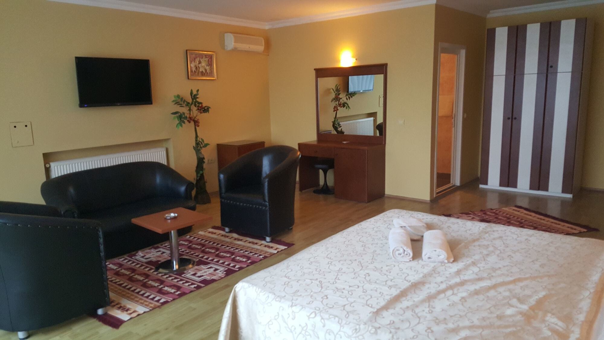 Ata Hotel Kumburgaz บูยูกเชกเมเช ภายนอก รูปภาพ