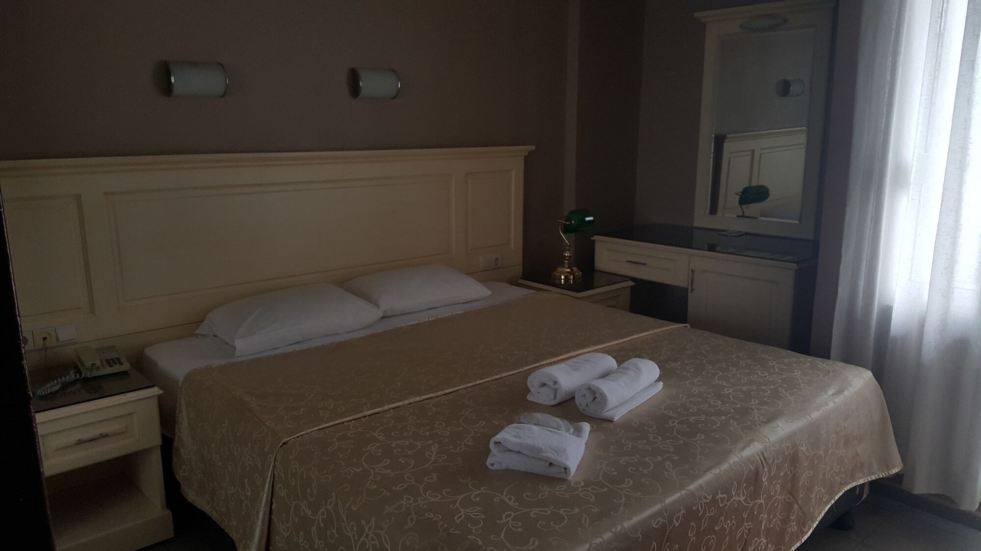Ata Hotel Kumburgaz บูยูกเชกเมเช ภายนอก รูปภาพ
